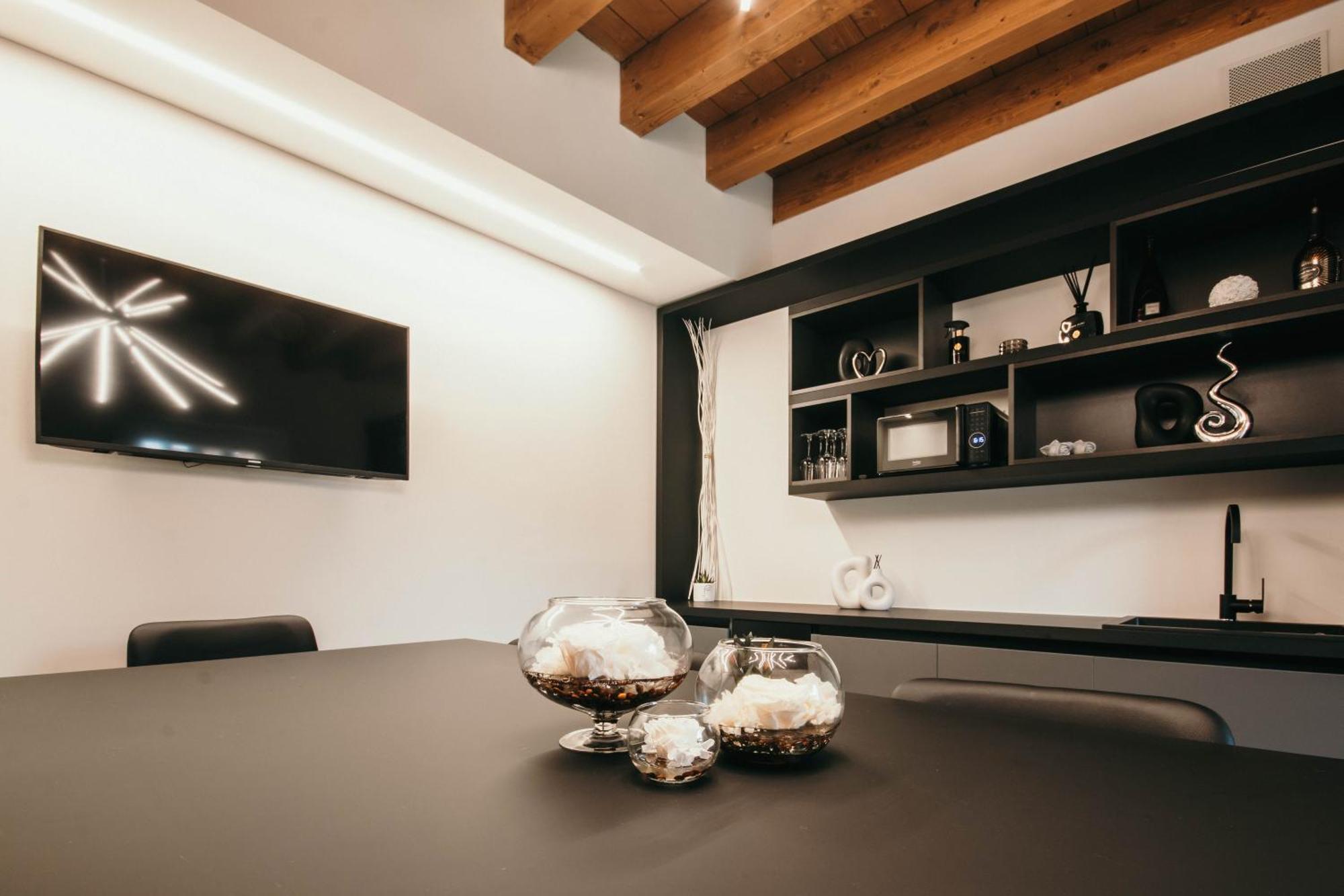 Gio Leo Guest House Леза Экстерьер фото